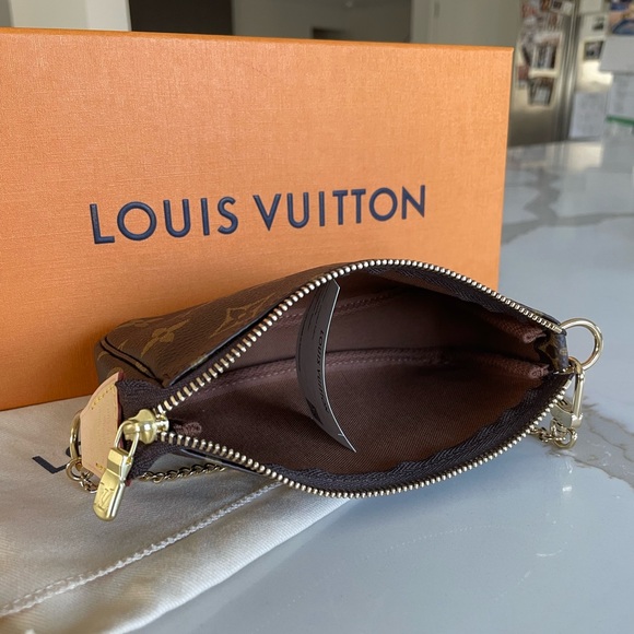 BRAND NEW Louis Vuitton Mini Pochette Accessoires in M O N O G R A M - Picture 2 of 9